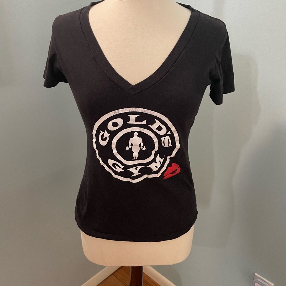 Gold’s Gym t-shirt